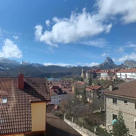Mirador De Valcayo Se Encuentra En Ríaño,león *